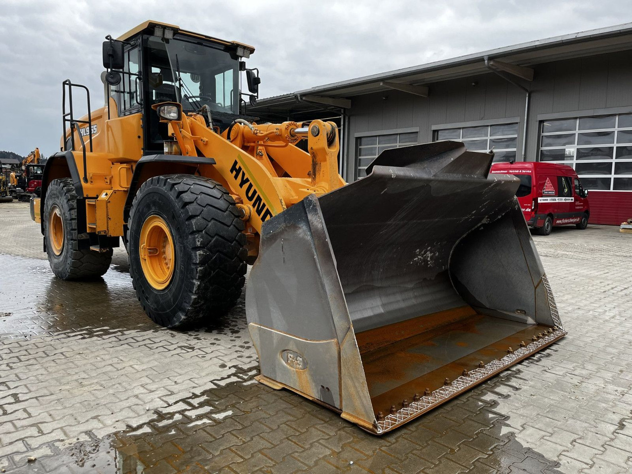 Hyundai HL 965 - Wheel loader: picture 2 Hyundai HL 965 - Wheel loader: picture 2