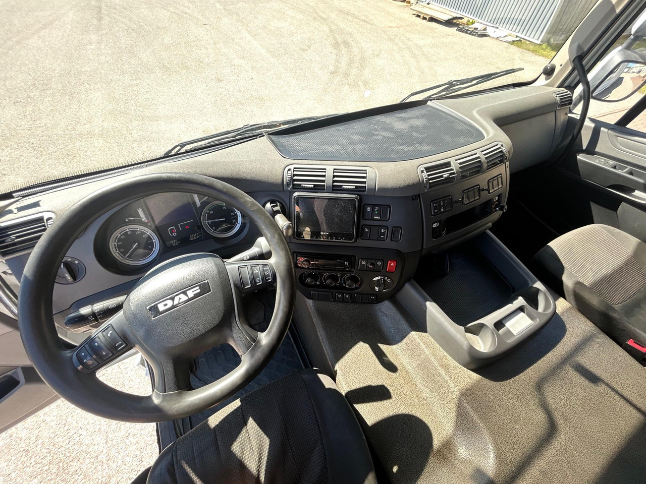 Refrigerator truck DAF CF330: picture 18