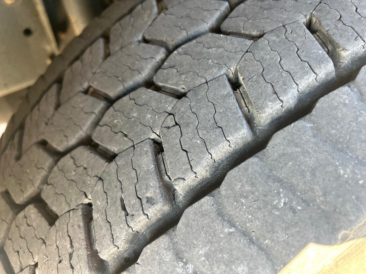 Refrigerator truck DAF CF330: picture 13