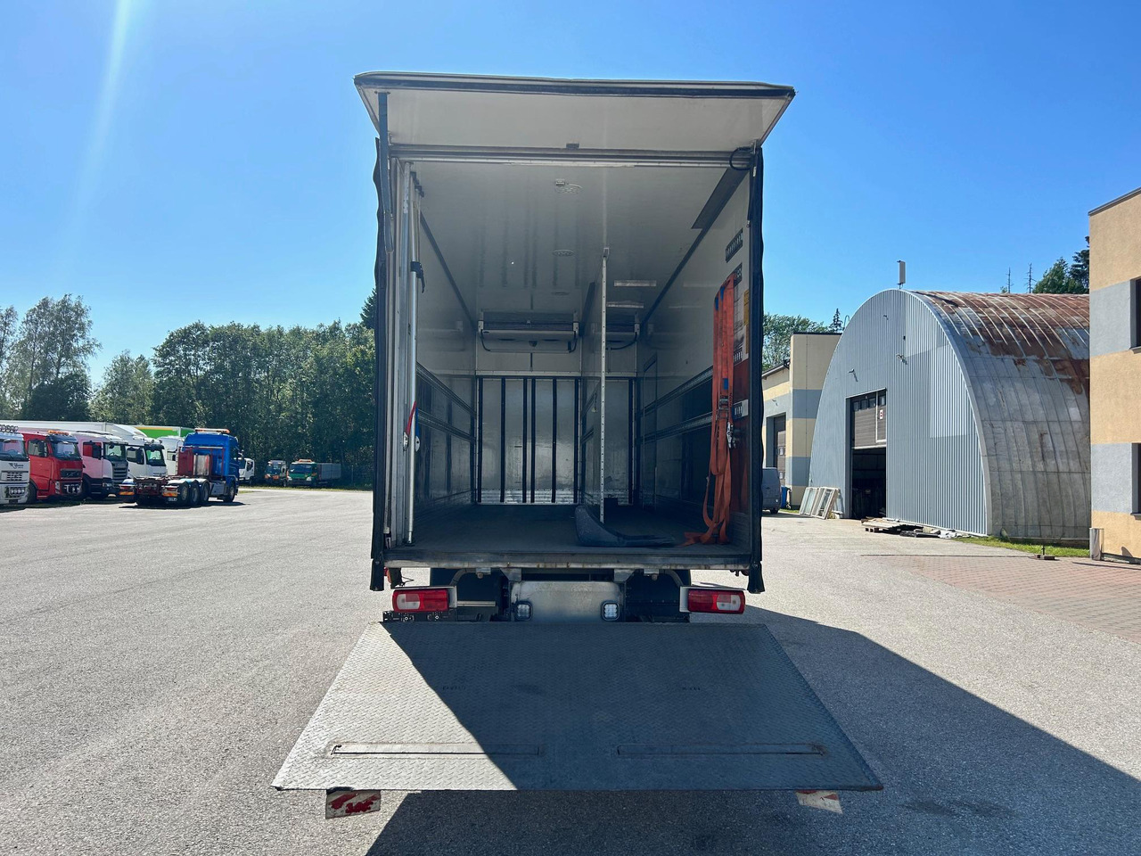 Refrigerator truck DAF CF330: picture 7