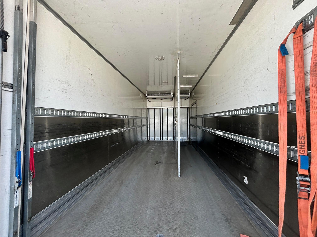 Refrigerator truck DAF CF330: picture 9