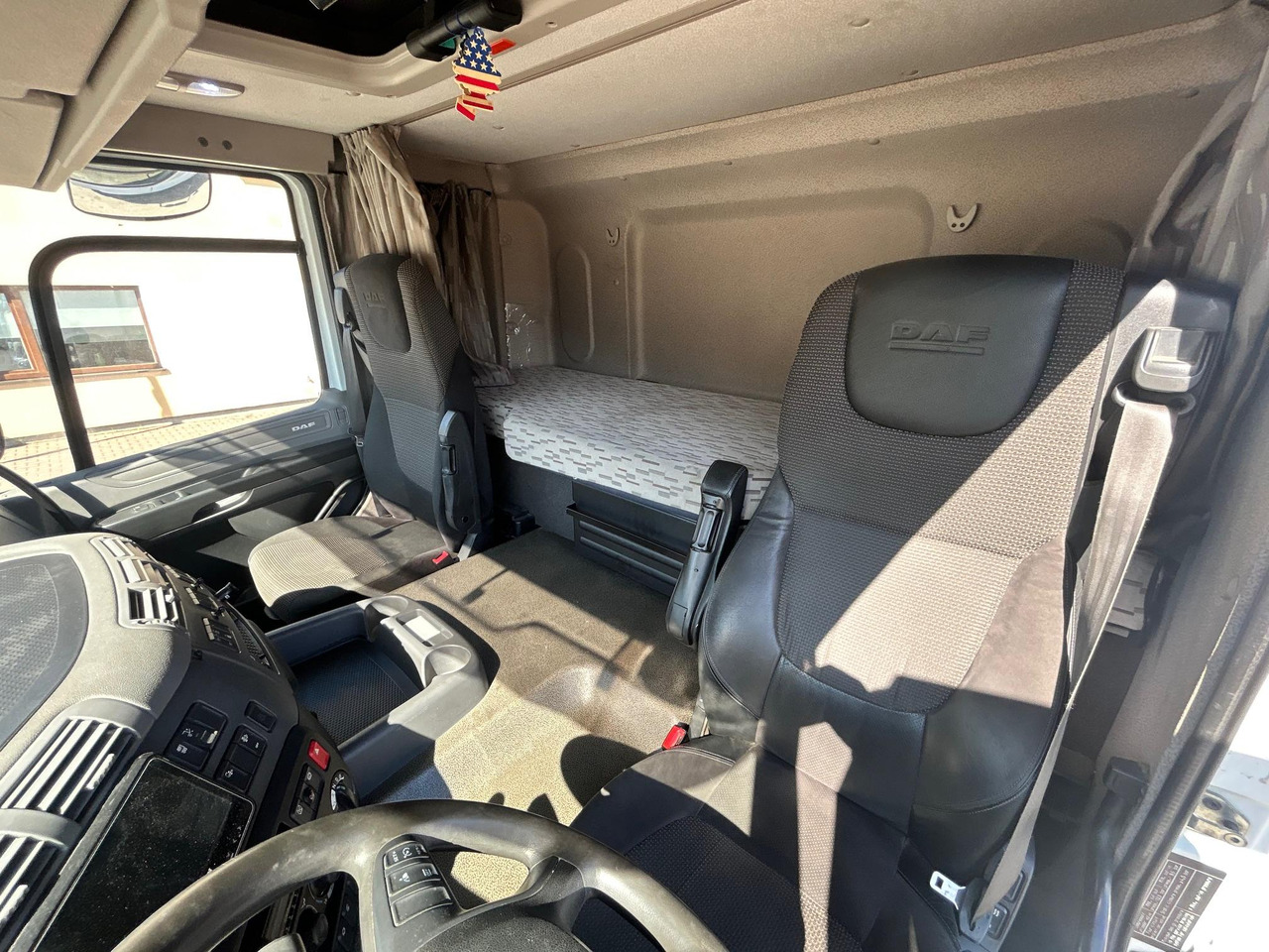 Refrigerator truck DAF CF330: picture 16