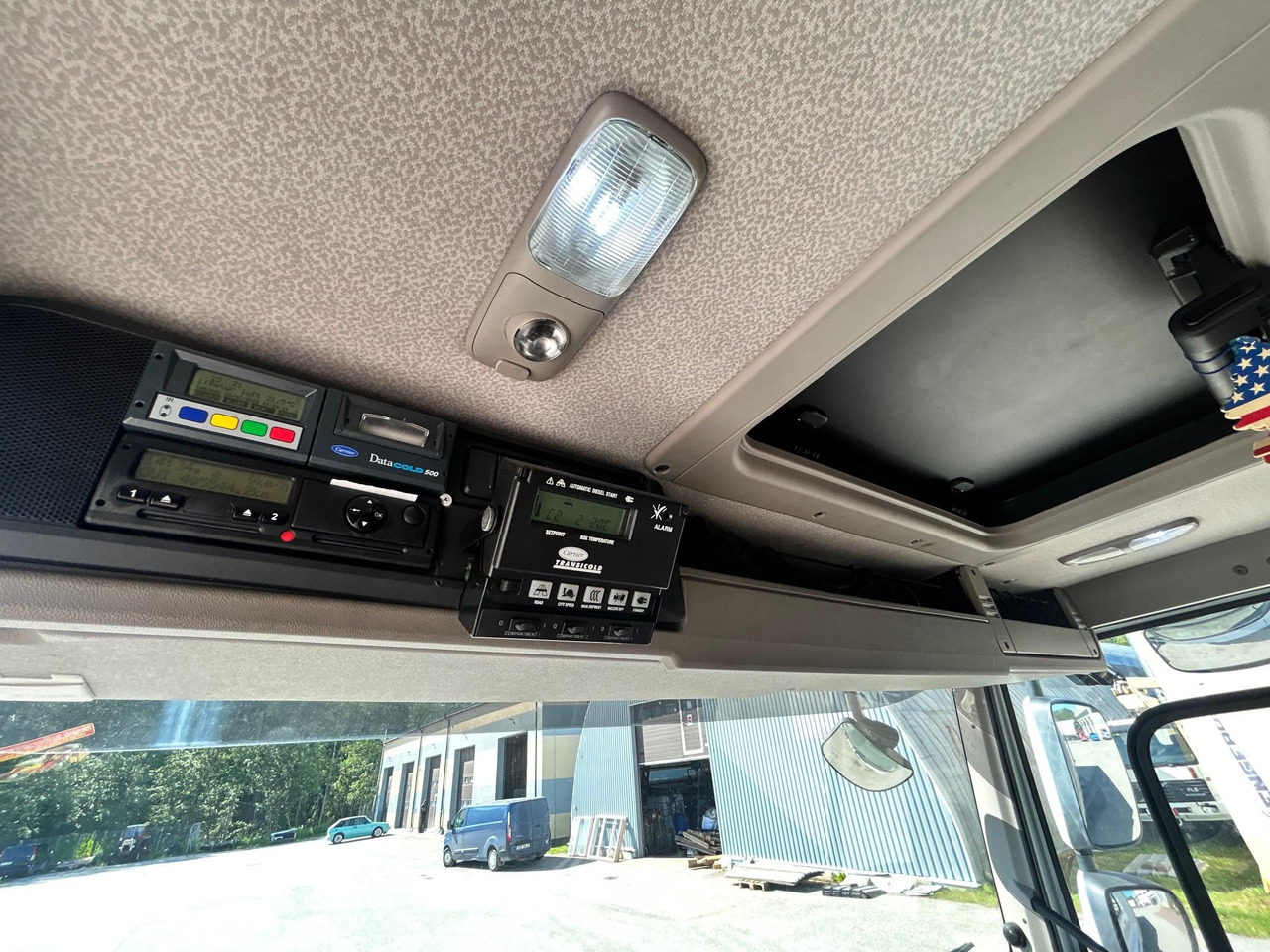 Refrigerator truck DAF CF330: picture 17