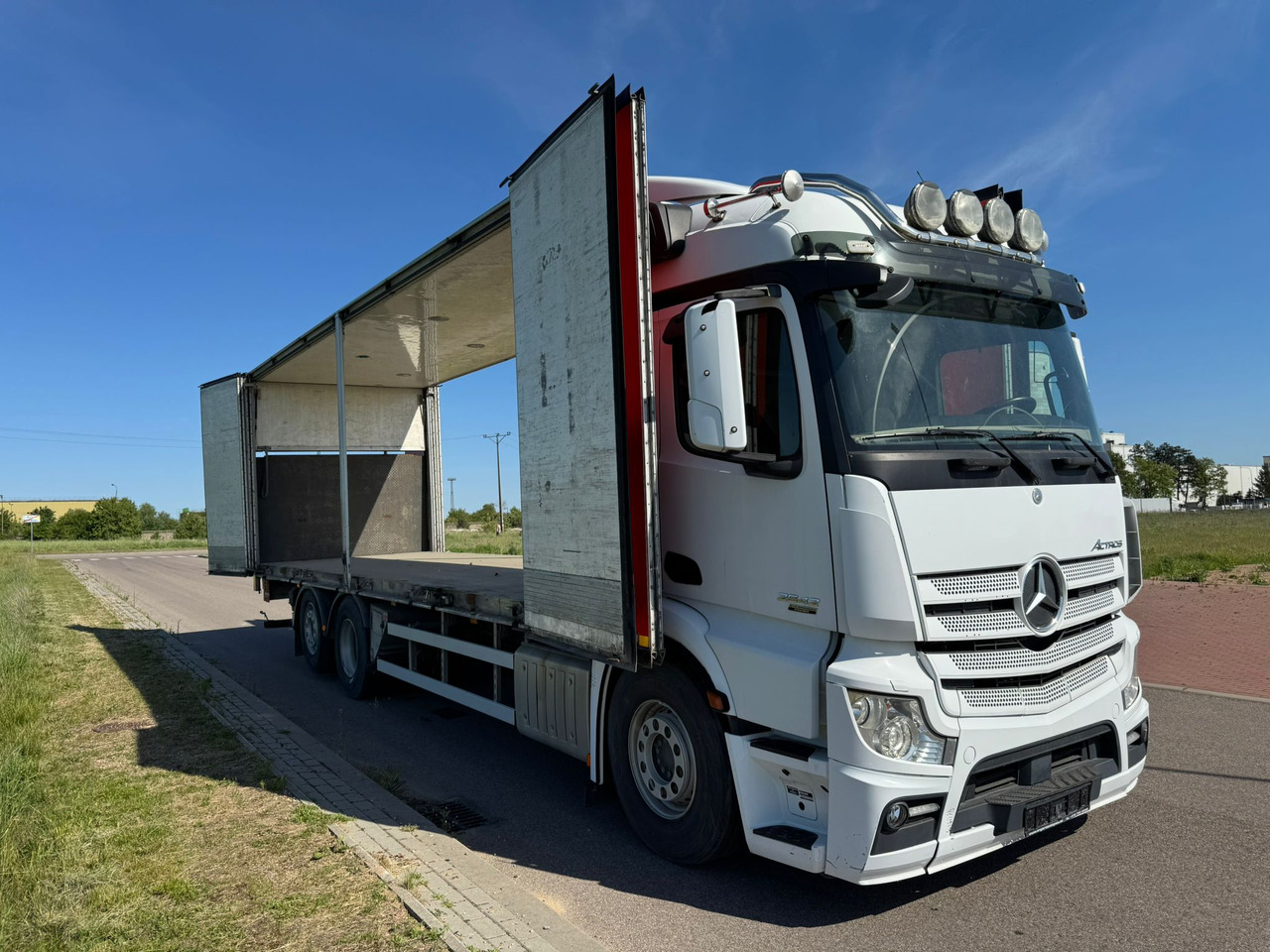 MERCEDES-BENZ ACTROS 2542 - Box truck: picture 3 MERCEDES-BENZ ACTROS 2542 - Box truck: picture 3