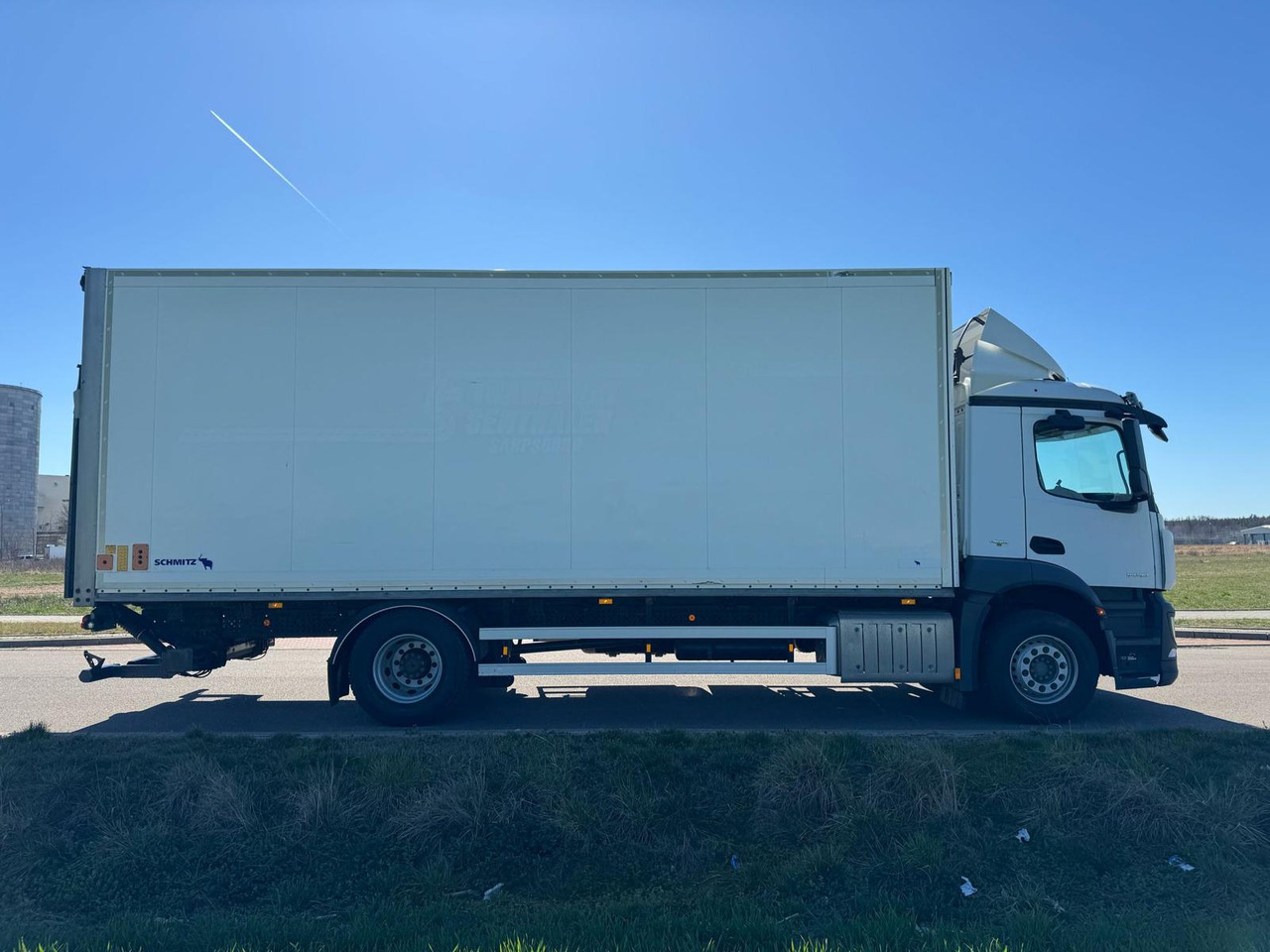 MERCEDES-BENZ ANTOS 1830 - Box truck: picture 5 MERCEDES-BENZ ANTOS 1830 - Box truck: picture 5