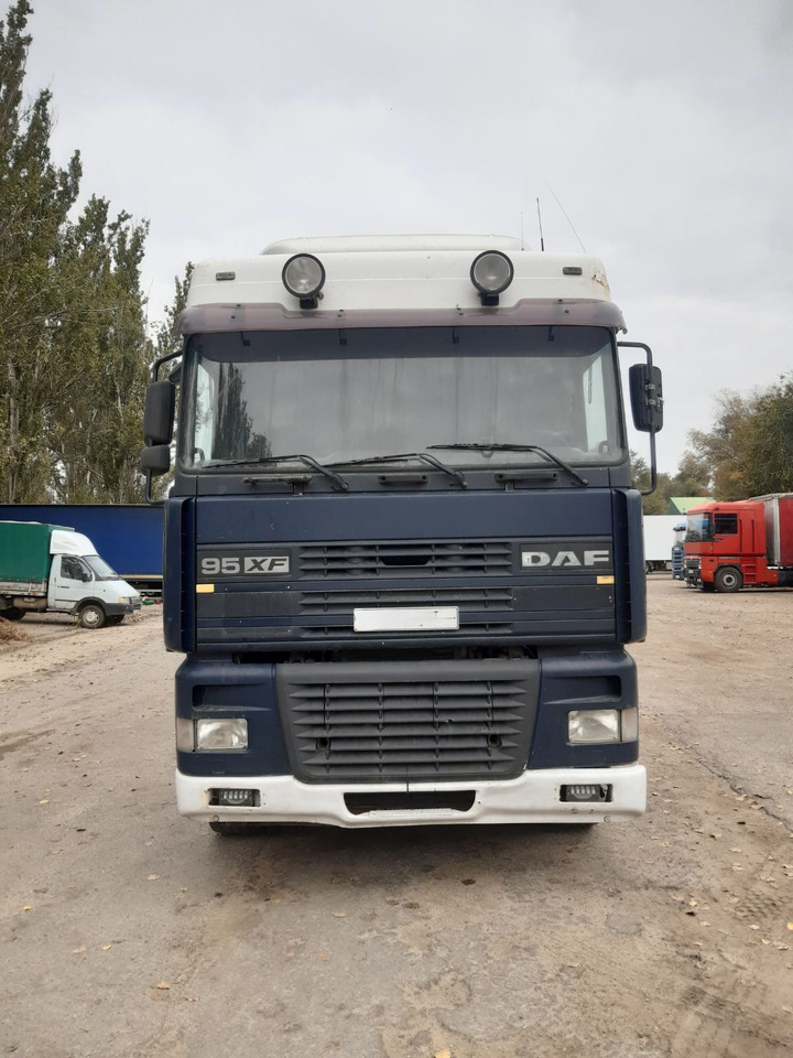 DAF 95XF380 - Tractor unit: picture 2 DAF 95XF380 - Tractor unit: picture 2
