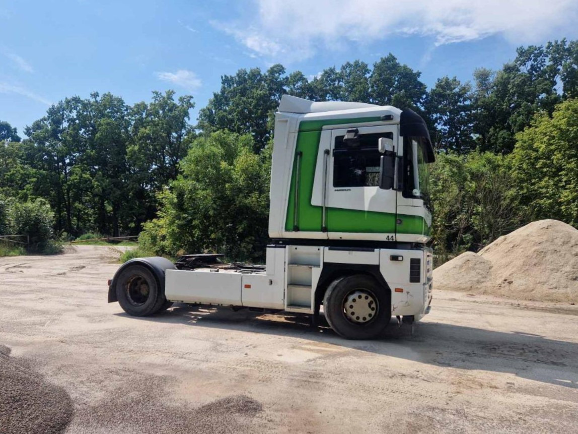 RENAULT Magnum 440 - Tractor unit: picture 1 RENAULT Magnum 440 - Tractor unit: picture 1