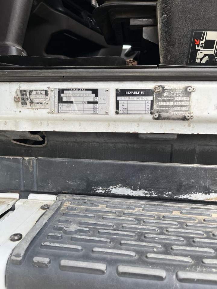 Tractor unit RENAULT Magnum 470: picture 16