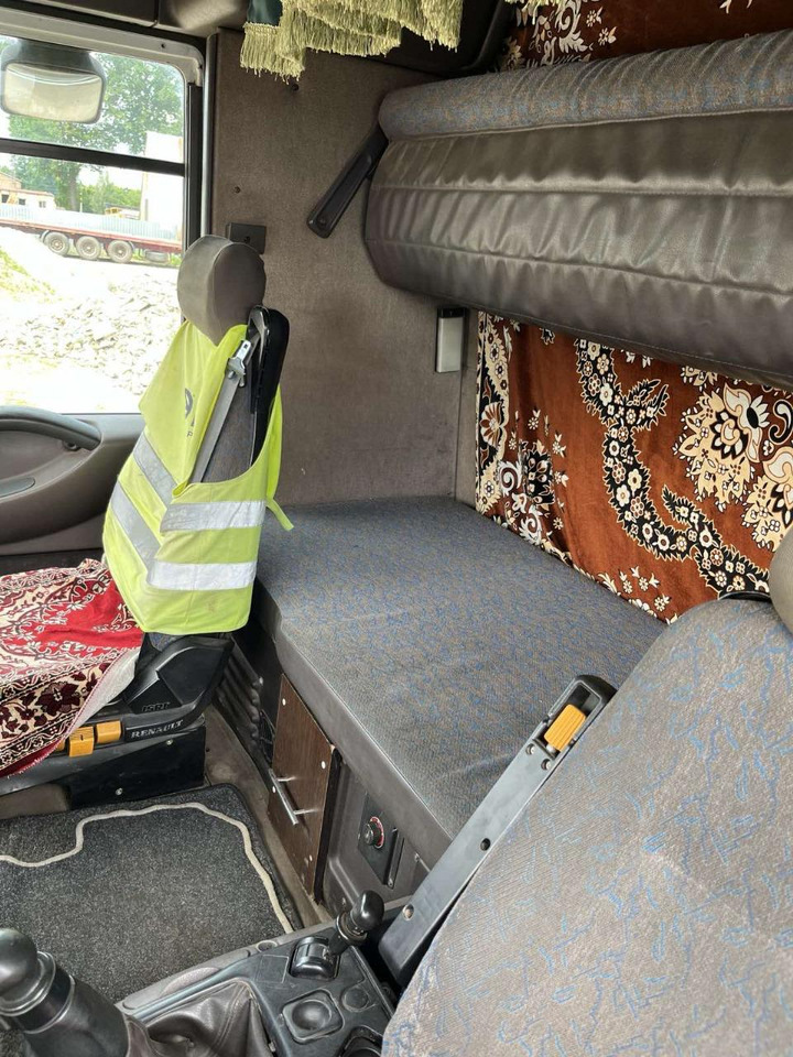 Tractor unit RENAULT Magnum 470: picture 8