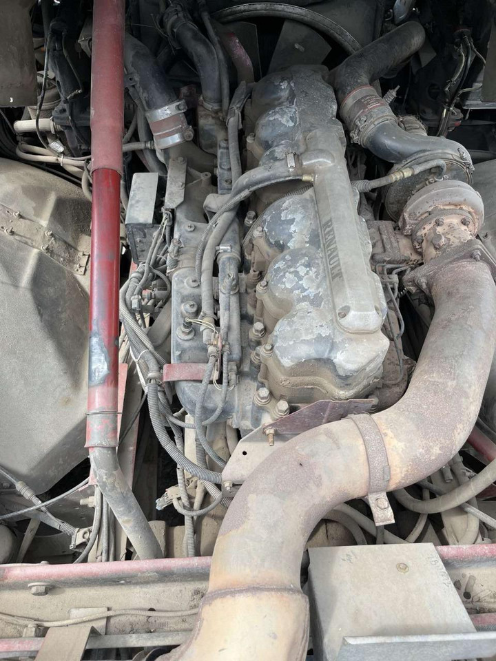 Tractor unit RENAULT Magnum 470: picture 9