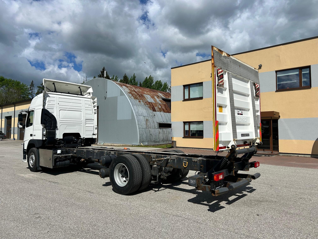 VOLVO FM330 - Cab chassis truck: picture 5 VOLVO FM330 - Cab chassis truck: picture 5