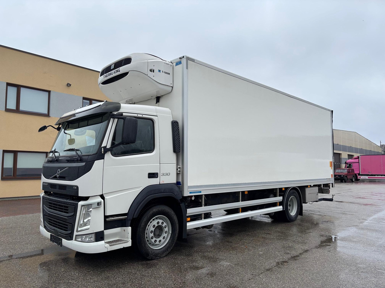 VOLVO FM330 - Refrigerator truck: picture 4 VOLVO FM330 - Refrigerator truck: picture 4