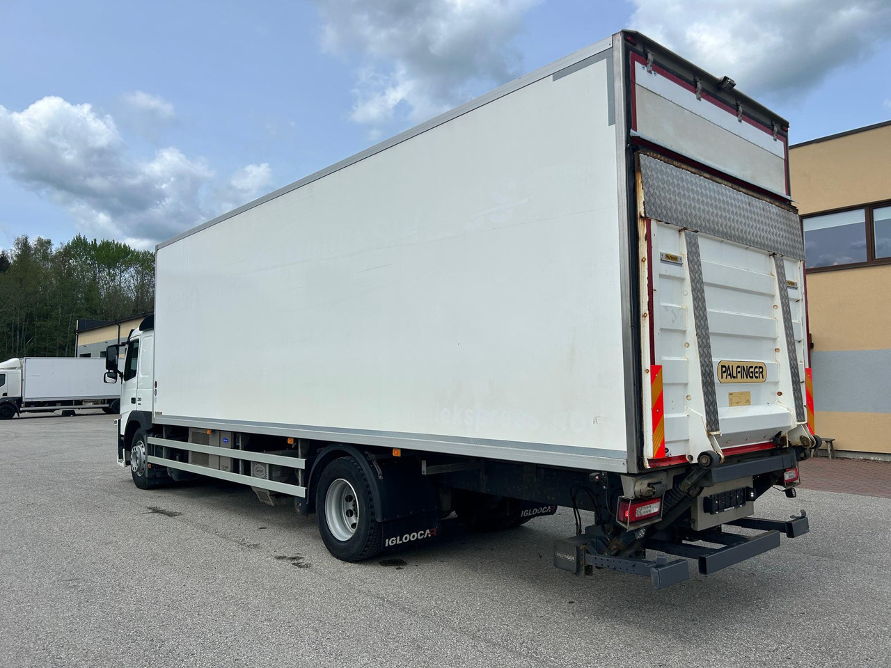 VOLVO FM330 - Refrigerator truck: picture 5 VOLVO FM330 - Refrigerator truck: picture 5