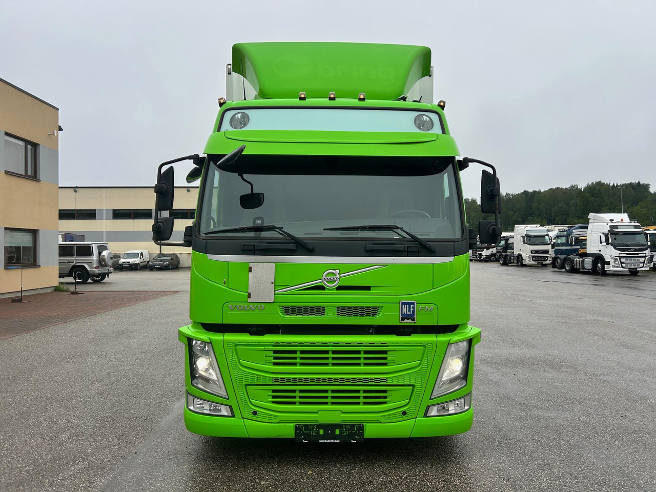 VOLVO FM330 - Box truck: picture 2 VOLVO FM330 - Box truck: picture 2