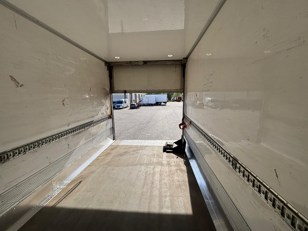 Refrigerator truck VOLVO FM460: picture 13