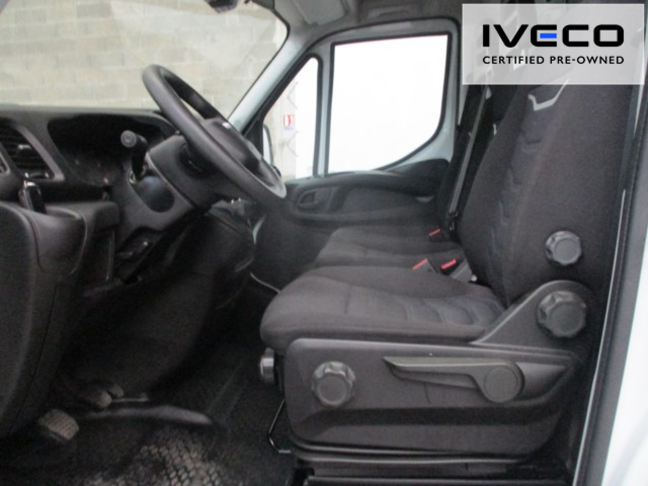 Interior photo 2: Closed box van IVECO Daily 35C16H Euro6 Klima ZV Interior photo 2: Closed box van IVECO Daily 35C16H Euro6 Klima ZV