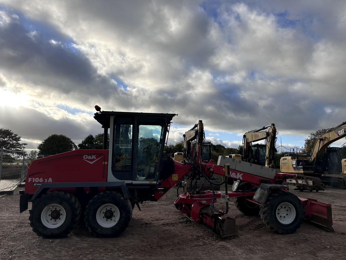 NEW HOLLAND F 106.5 - 6x6 Laser Topcon- Klima Cummins 6 Zyl. - Grader: picture 2 NEW HOLLAND F 106.5 - 6x6 Laser Topcon- Klima Cummins 6 Zyl. - Grader: picture 2
