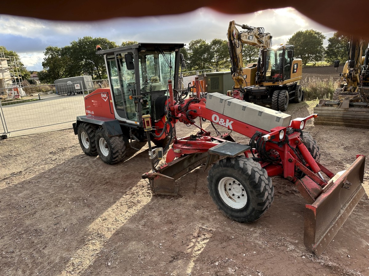 NEW HOLLAND F 106.5 - 6x6 Laser Topcon- Klima Cummins 6 Zyl. - Grader: picture 4 NEW HOLLAND F 106.5 - 6x6 Laser Topcon- Klima Cummins 6 Zyl. - Grader: picture 4