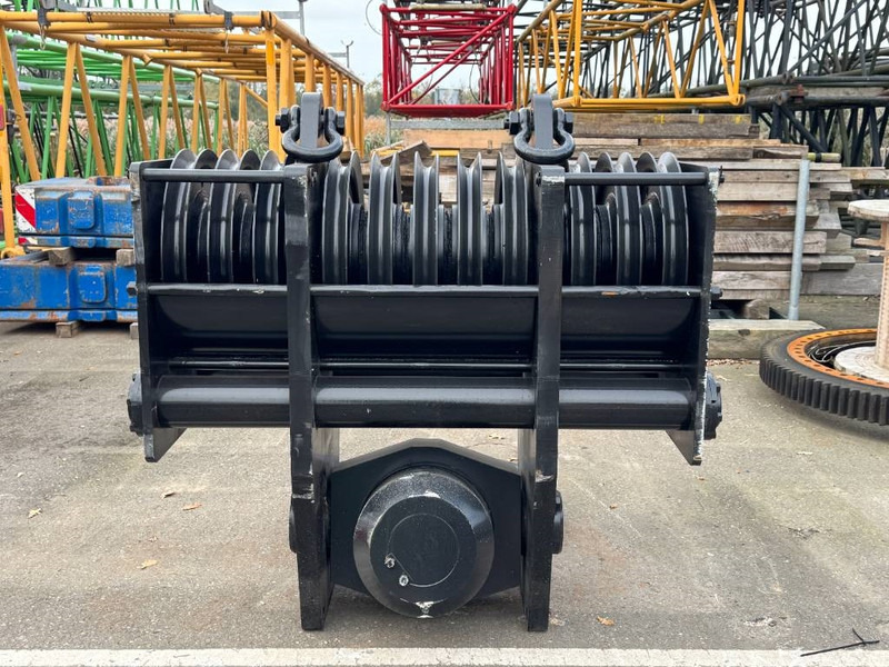 Kobelco CKE 2500 - Truck mounted crane for Construction machinery: picture 3 Kobelco CKE 2500 - Truck mounted crane for Construction machinery: picture 3