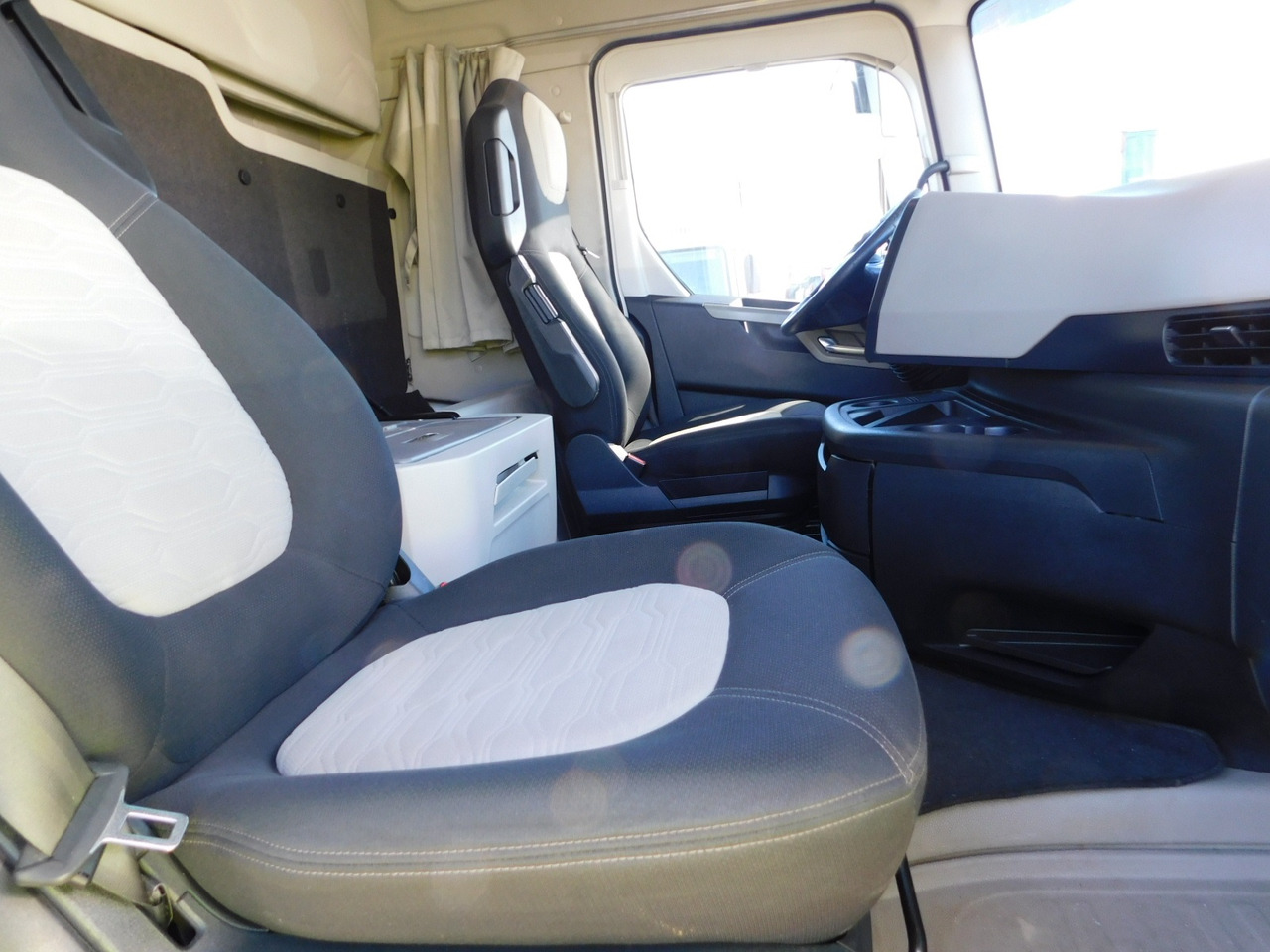 Ford F max 4x2 scab e6 12s2620 - Tractor unit: picture 5 Ford F max 4x2 scab e6 12s2620 - Tractor unit: picture 5
