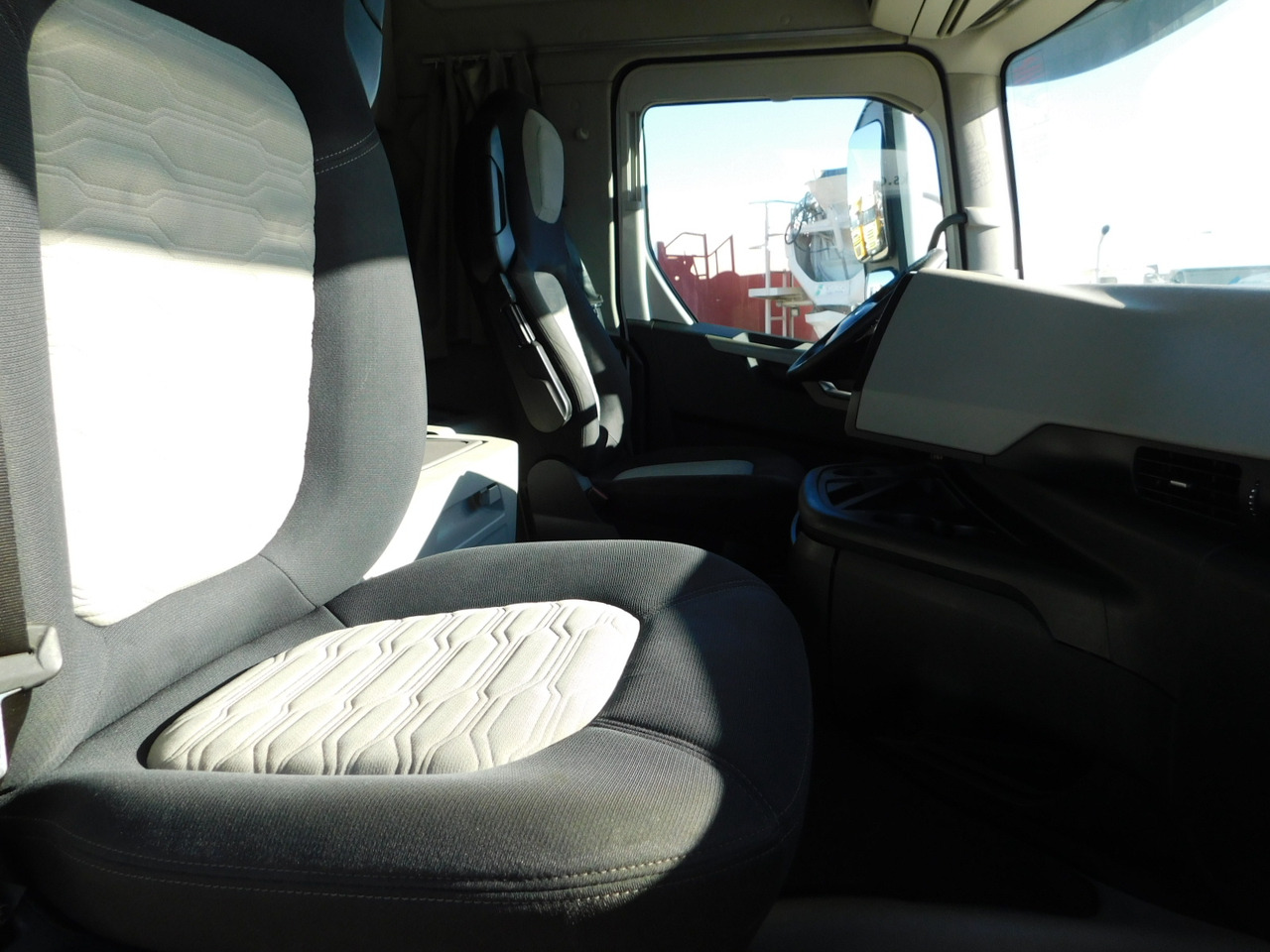 Ford F max 4x2 scab e6 12s2620 - Tractor unit: picture 5 Ford F max 4x2 scab e6 12s2620 - Tractor unit: picture 5