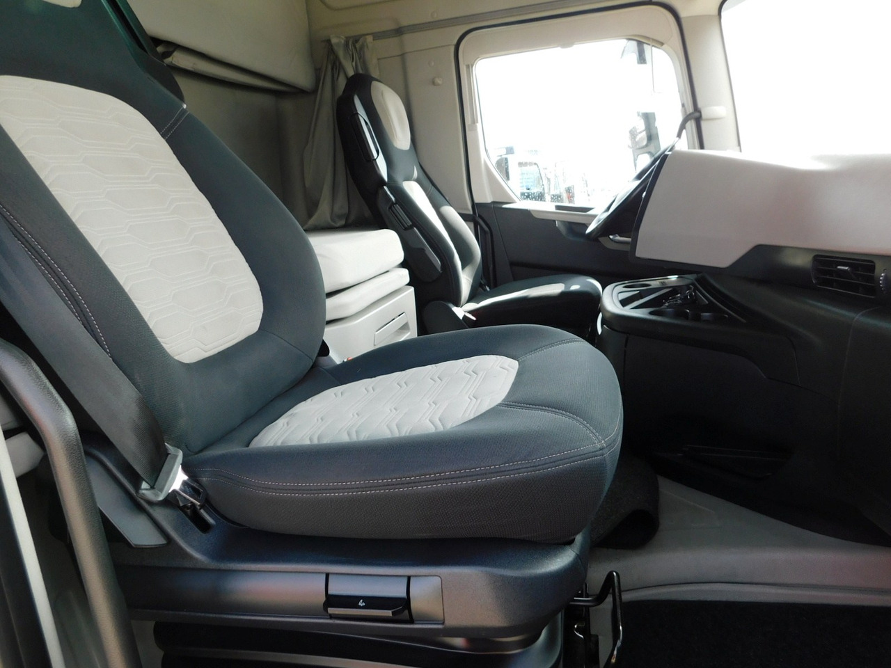 Ford F max ll 4x2 scab e6 12tx2620 - Tractor unit: picture 5 Ford F max ll 4x2 scab e6 12tx2620 - Tractor unit: picture 5