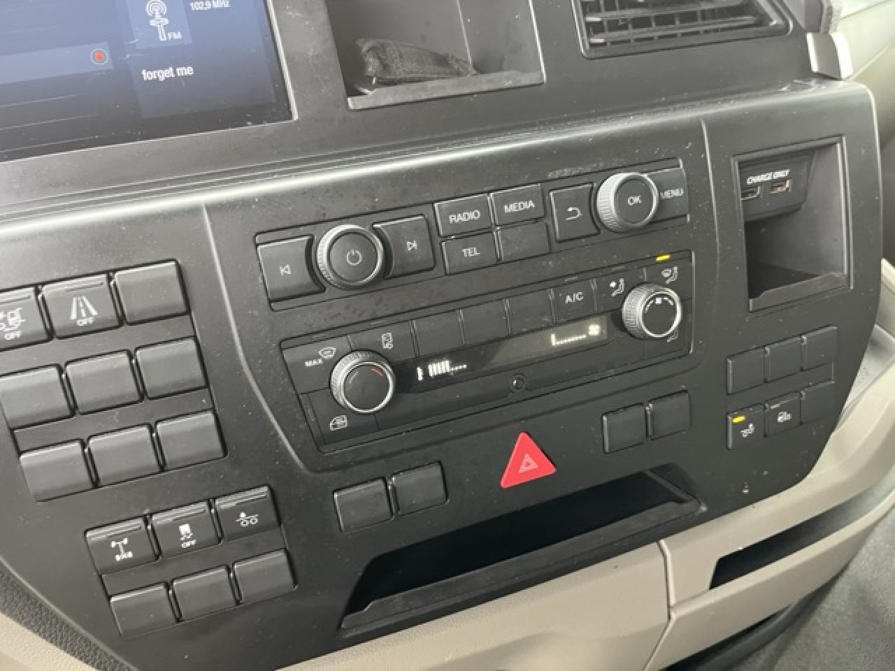 MAN TGS 26.360 6x2-4 LL Euro6 Klima AHK Luftfeder - Cab chassis truck: picture 4 MAN TGS 26.360 6x2-4 LL Euro6 Klima AHK Luftfeder - Cab chassis truck: picture 4