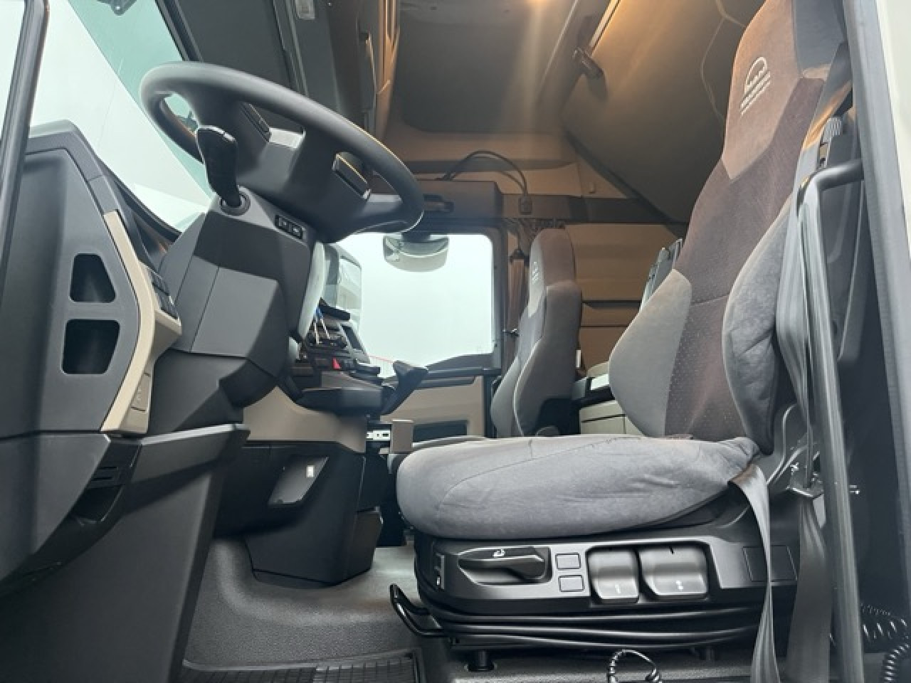 MAN TGX 18.470 4x2 BLS Euro6 Retarder Klima Luftfeder - Tractor unit: picture 5 MAN TGX 18.470 4x2 BLS Euro6 Retarder Klima Luftfeder - Tractor unit: picture 5