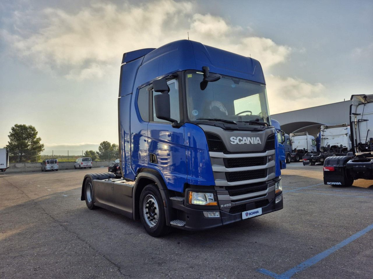 Scania R 450 - Tractor unit: picture 1 Scania R 450 - Tractor unit: picture 1