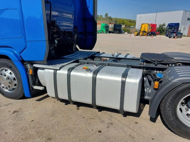 Tractor unit Scania R 450: picture 10
