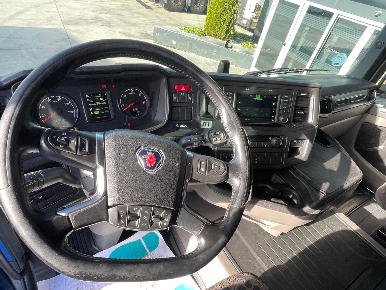 Tractor unit Scania R 450: picture 9