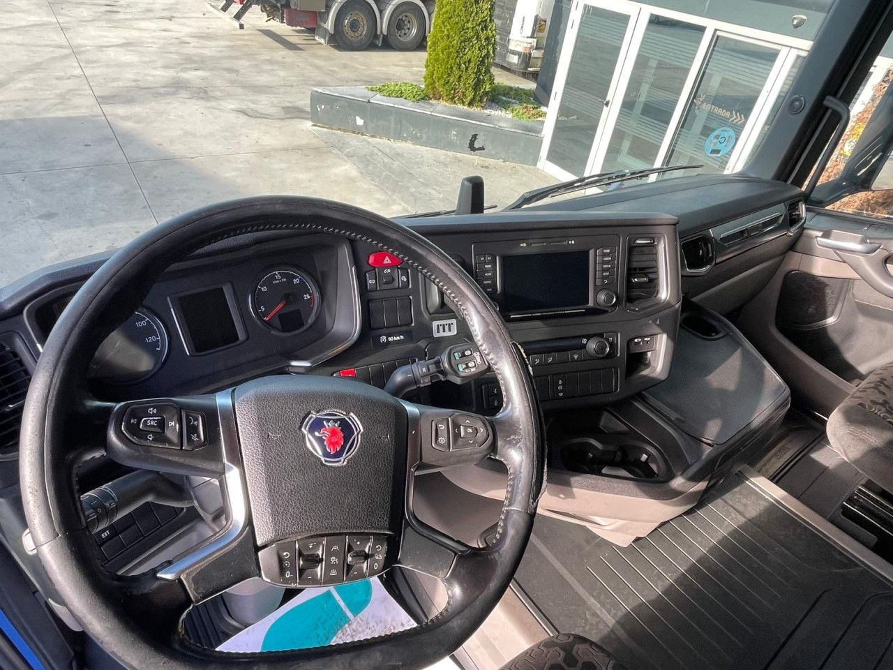 Tractor unit Scania R 450: picture 7