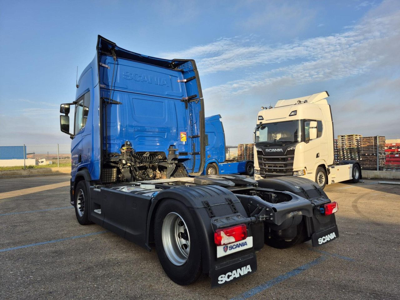 Scania R 450 - Tractor unit: picture 2 Scania R 450 - Tractor unit: picture 2