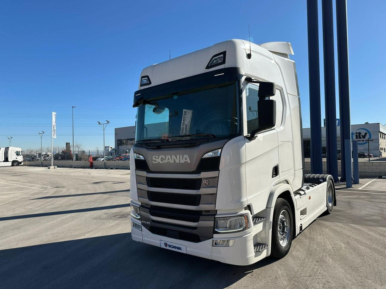 Scania R 460 - Tractor unit: picture 5 Scania R 460 - Tractor unit: picture 5