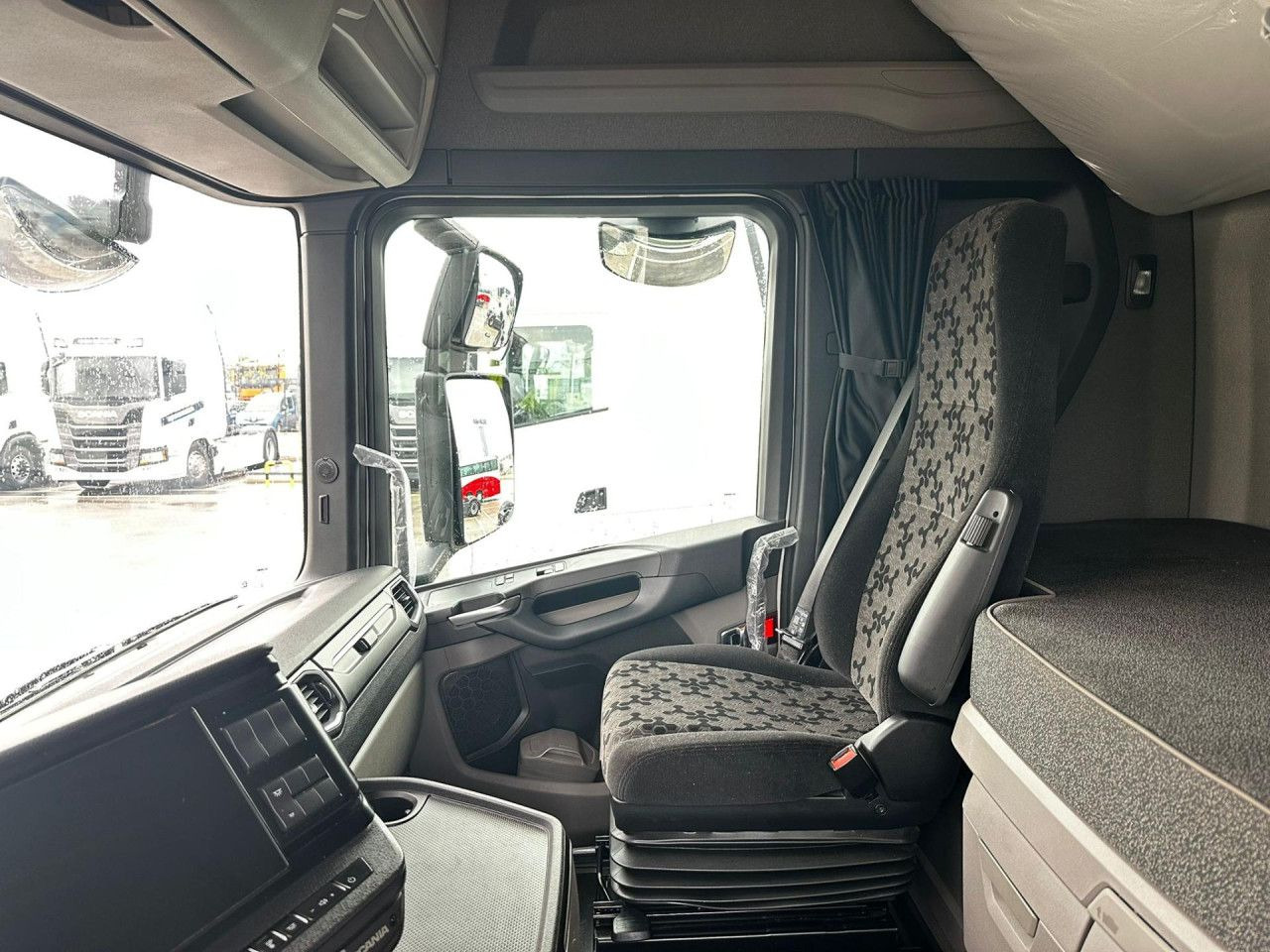 Scania R 460 - Tractor unit: picture 5 Scania R 460 - Tractor unit: picture 5