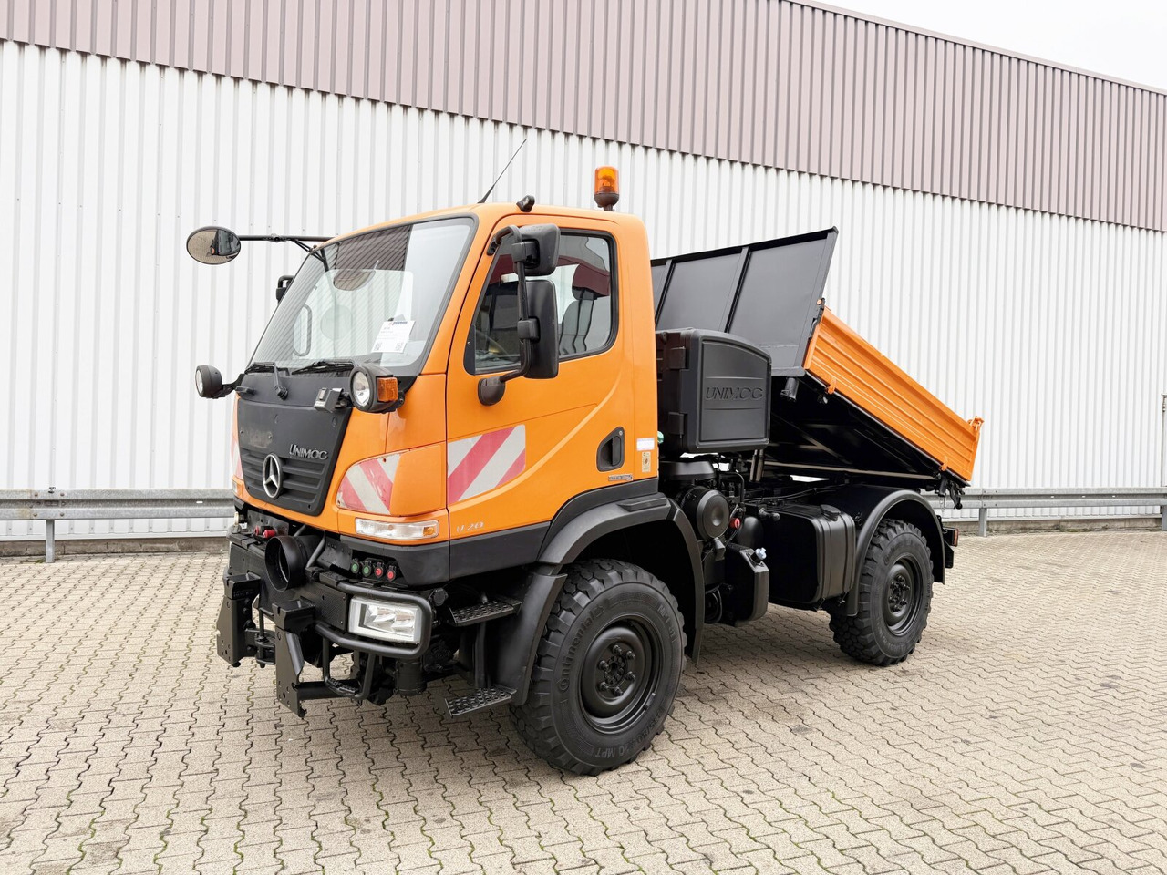 Unimog U 20 4x4 U 20 4x4, Kipper, Zapfwelle, Winterdienstausstattung, 2x AHK - Commercial vehicle: picture 1 Unimog U 20 4x4 U 20 4x4, Kipper, Zapfwelle, Winterdienstausstattung, 2x AHK - Commercial vehicle: picture 1