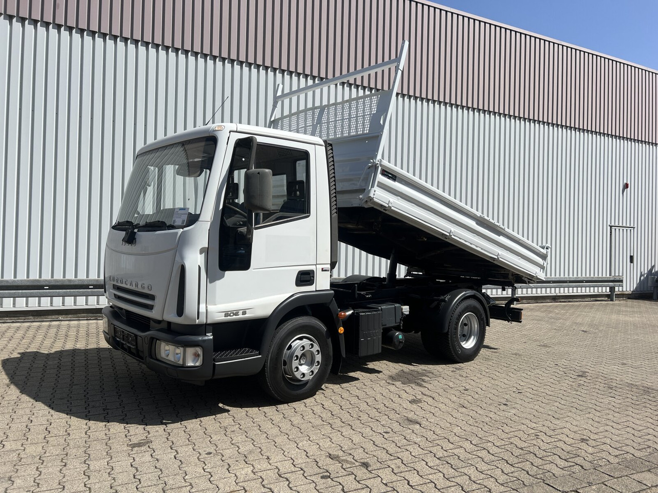 EuroCargo ML80E18K 4x2 EuroCargo ML80E18K 4x2 - Tipper: picture 1 EuroCargo ML80E18K 4x2 EuroCargo ML80E18K 4x2 - Tipper: picture 1