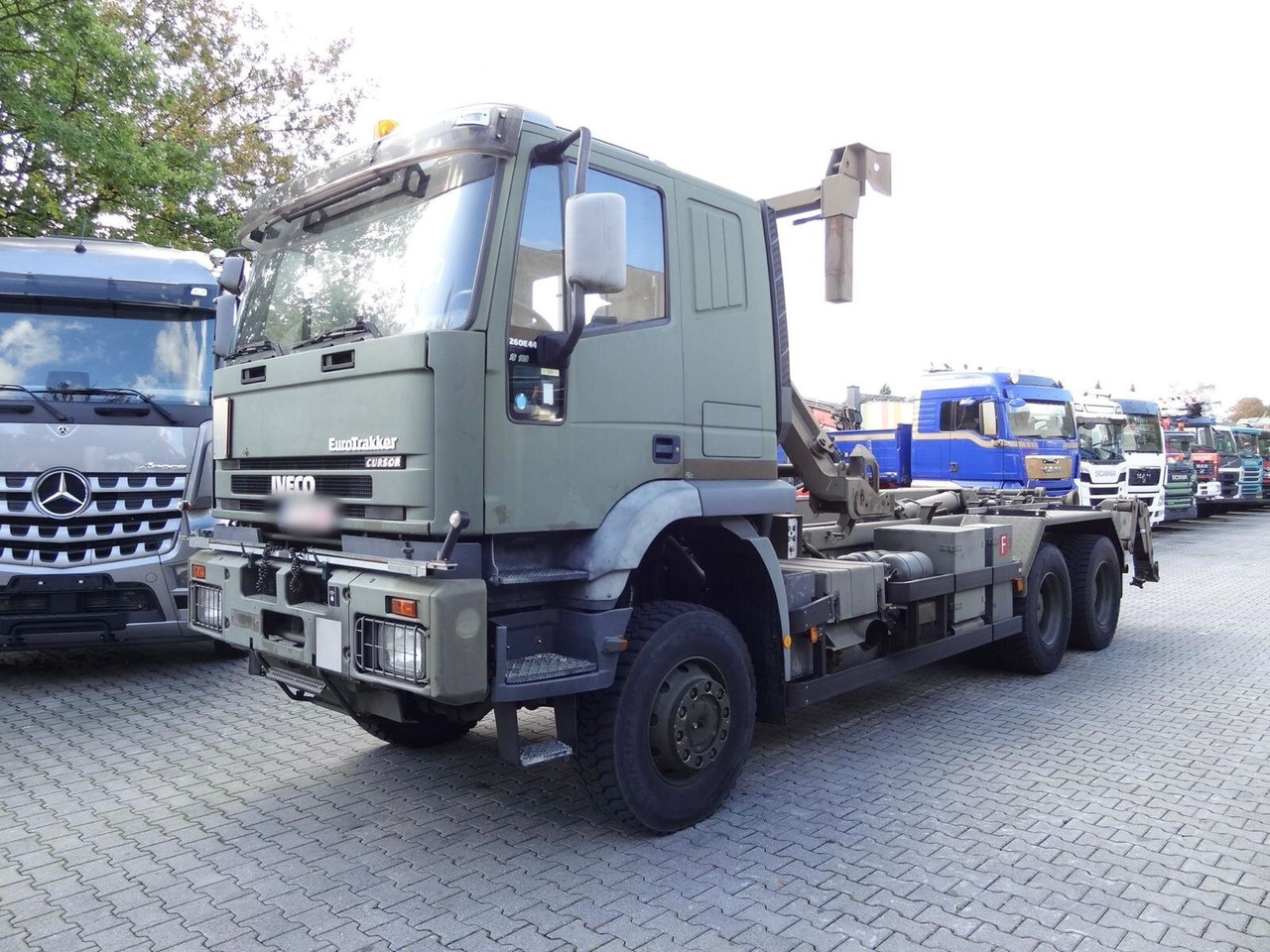 EuroTrakker 260E44W 6X6 EuroTrakker 260E44W 6X6, Retarder, ADR - Hook lift truck: picture 1 EuroTrakker 260E44W 6X6 EuroTrakker 260E44W 6X6, Retarder, ADR - Hook lift truck: picture 1