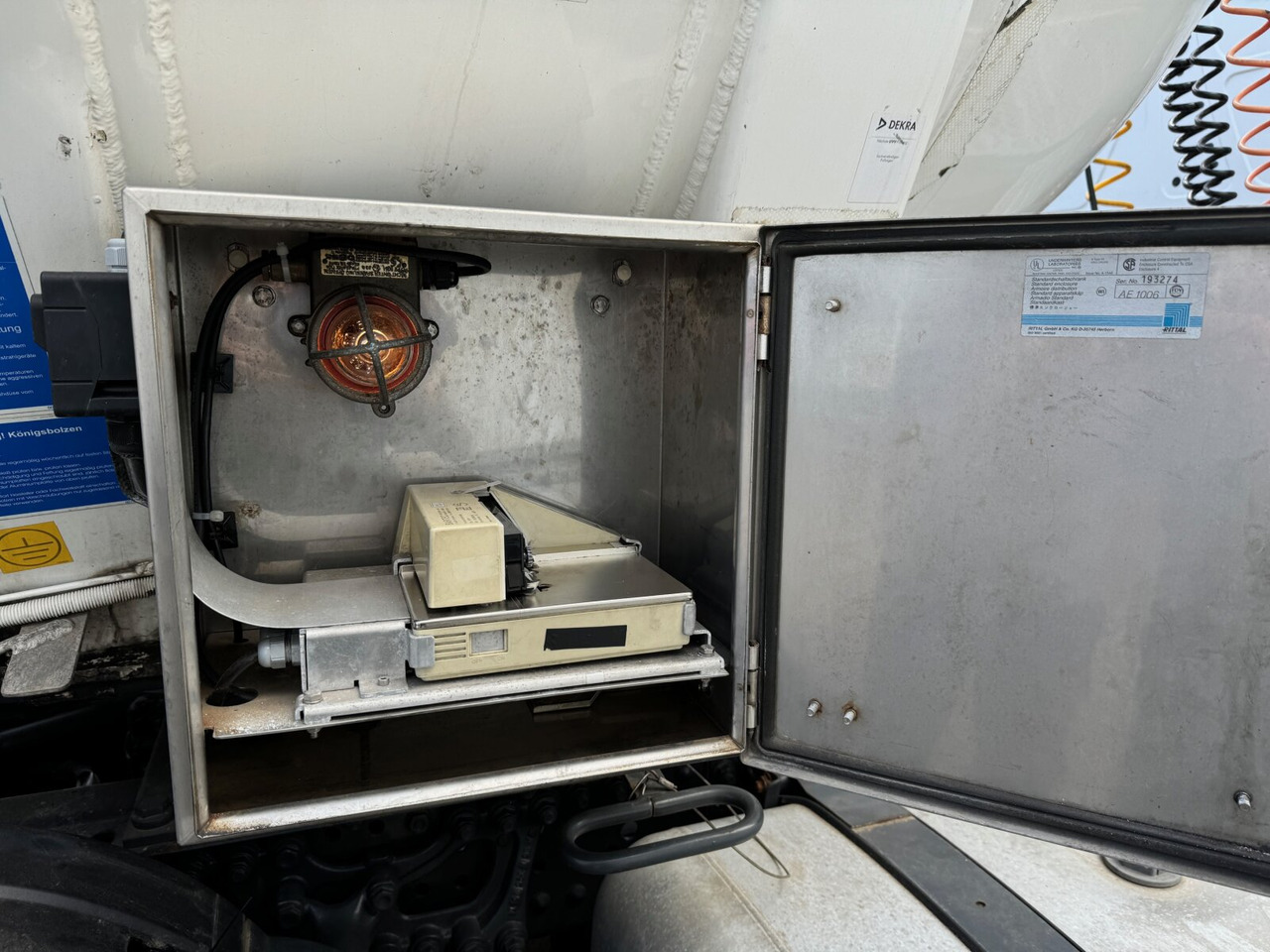 Feldbinder TSA 44.3-4 TSA 44.3-4, Tankauflieger, 4 Kammern, 43300l - Tank semi-trailer: picture 5 Feldbinder TSA 44.3-4 TSA 44.3-4, Tankauflieger, 4 Kammern, 43300l - Tank semi-trailer: picture 5