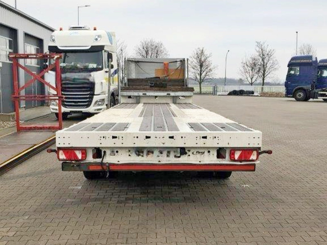Fliegl SDS 390 SDS 390, 3x VORHANDEN! - Low loader semi-trailer: picture 4 Fliegl SDS 390 SDS 390, 3x VORHANDEN! - Low loader semi-trailer: picture 4