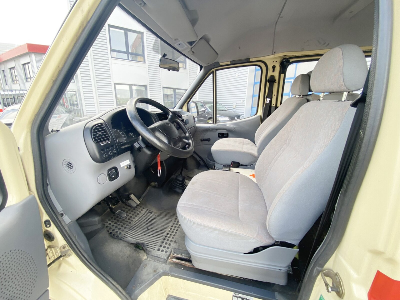 Interior photo 1: Ford Transit 2.5 4x2 Transit 2.5 4x2, Personentransporter, 8 Sitze leasing Ford Transit 2.5 4x2 Transit 2.5 4x2, Personentransporter, 8 Sitze Interior photo 1: Ford Transit 2.5 4x2 Transit 2.5 4x2, Personentransporter, 8 Sitze leasing Ford Transit 2.5 4x2 Transit 2.5 4x2, Personentransporter, 8 Sitze