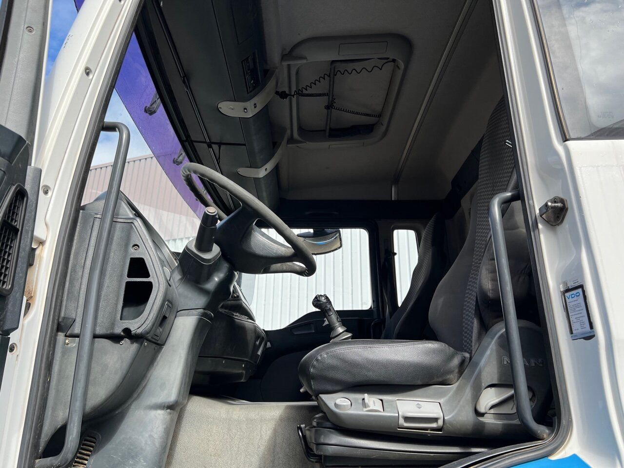 Interior photo 1: Crane truck, Dropside/ Flatbed truck MAN TGA 26.310 6X6 BB TGA 26.310 6X6 BB mit Kran HMF 1253-K4, Funk Interior photo 1: Crane truck, Dropside/ Flatbed truck MAN TGA 26.310 6X6 BB TGA 26.310 6X6 BB mit Kran HMF 1253-K4, Funk