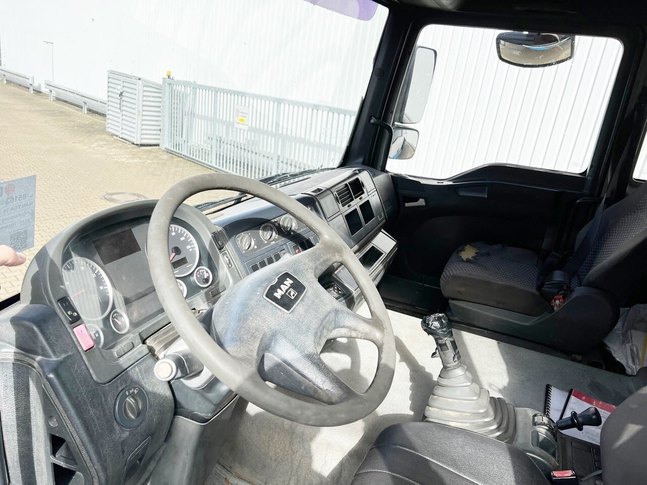 Crane truck, Dropside/ Flatbed truck MAN TGA 26.310 6X6 BB TGA 26.310 6X6 BB mit Kran HMF 1253-K4, Funk: picture 6 Crane truck, Dropside/ Flatbed truck MAN TGA 26.310 6X6 BB TGA 26.310 6X6 BB mit Kran HMF 1253-K4, Funk: picture 6