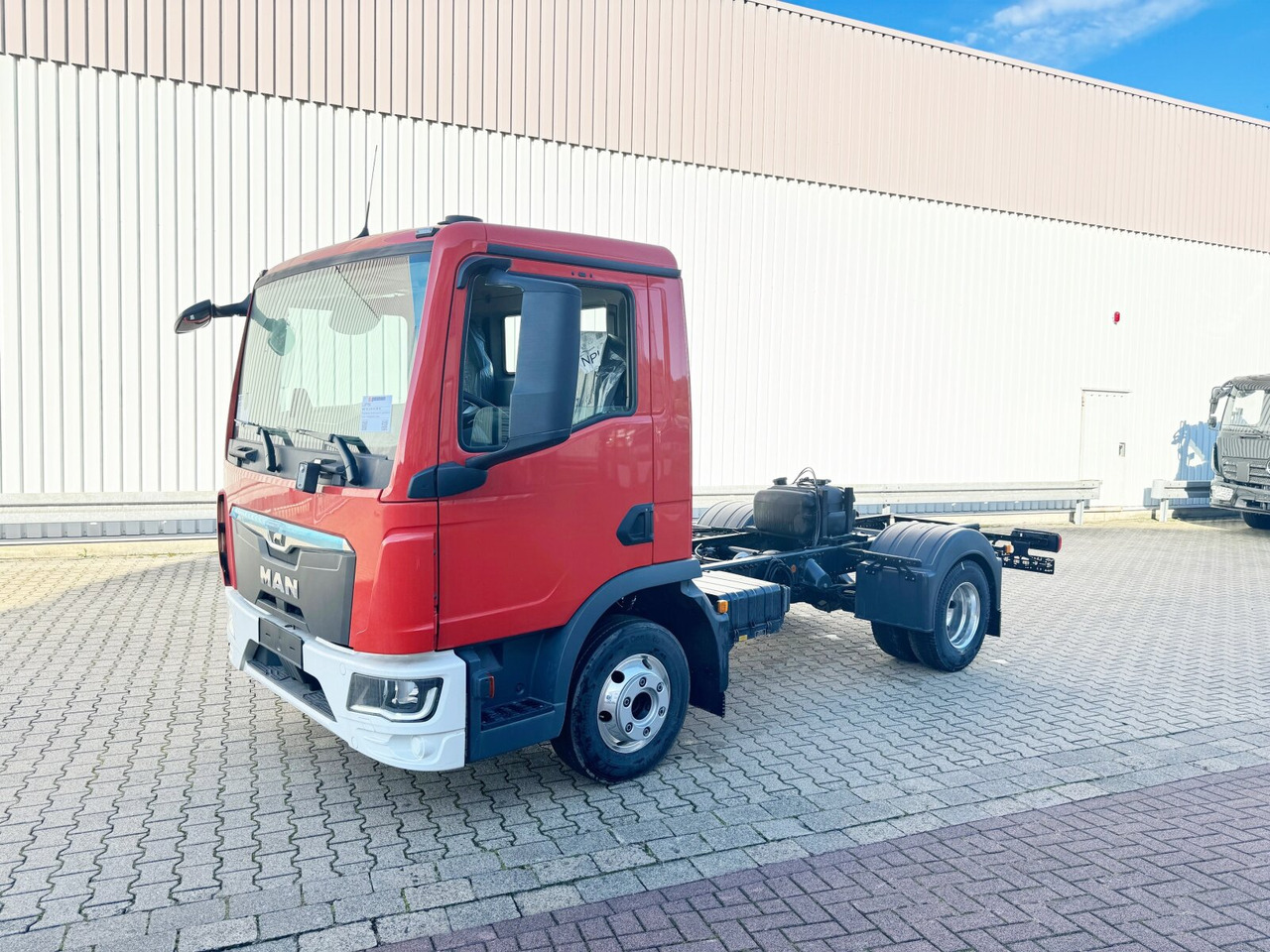 MAN TGL 8.190 4x2 BB CH TGL 8.190 4x2 BB CH, Nebenantrieb - Cab chassis truck: picture 1 MAN TGL 8.190 4x2 BB CH TGL 8.190 4x2 BB CH, Nebenantrieb - Cab chassis truck: picture 1