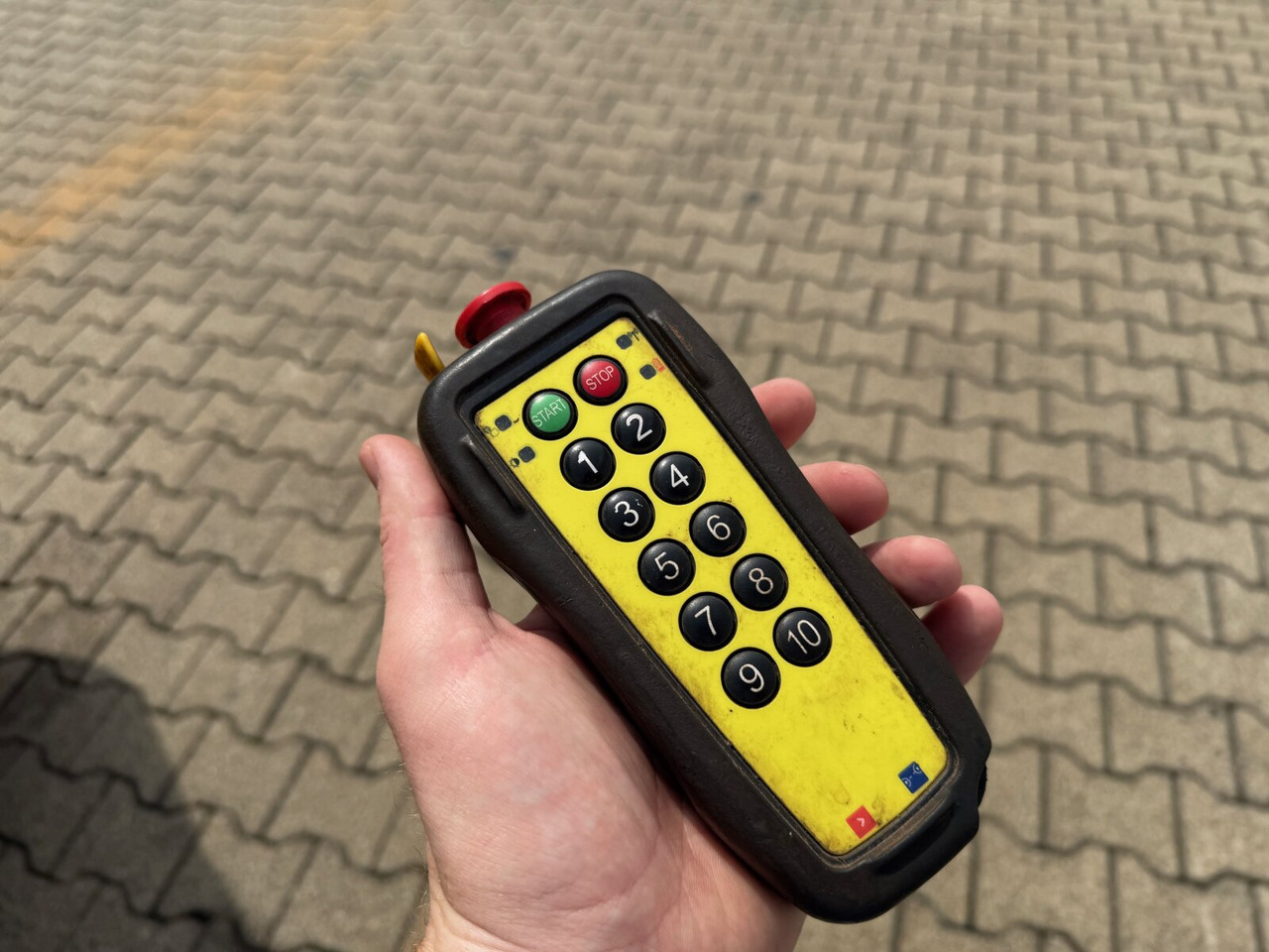 MAN TGM 15.250 4x2 LL TGM 15.250 4x2 LL, Tele-Absetzer - Skip loader truck: picture 2 MAN TGM 15.250 4x2 LL TGM 15.250 4x2 LL, Tele-Absetzer - Skip loader truck: picture 2