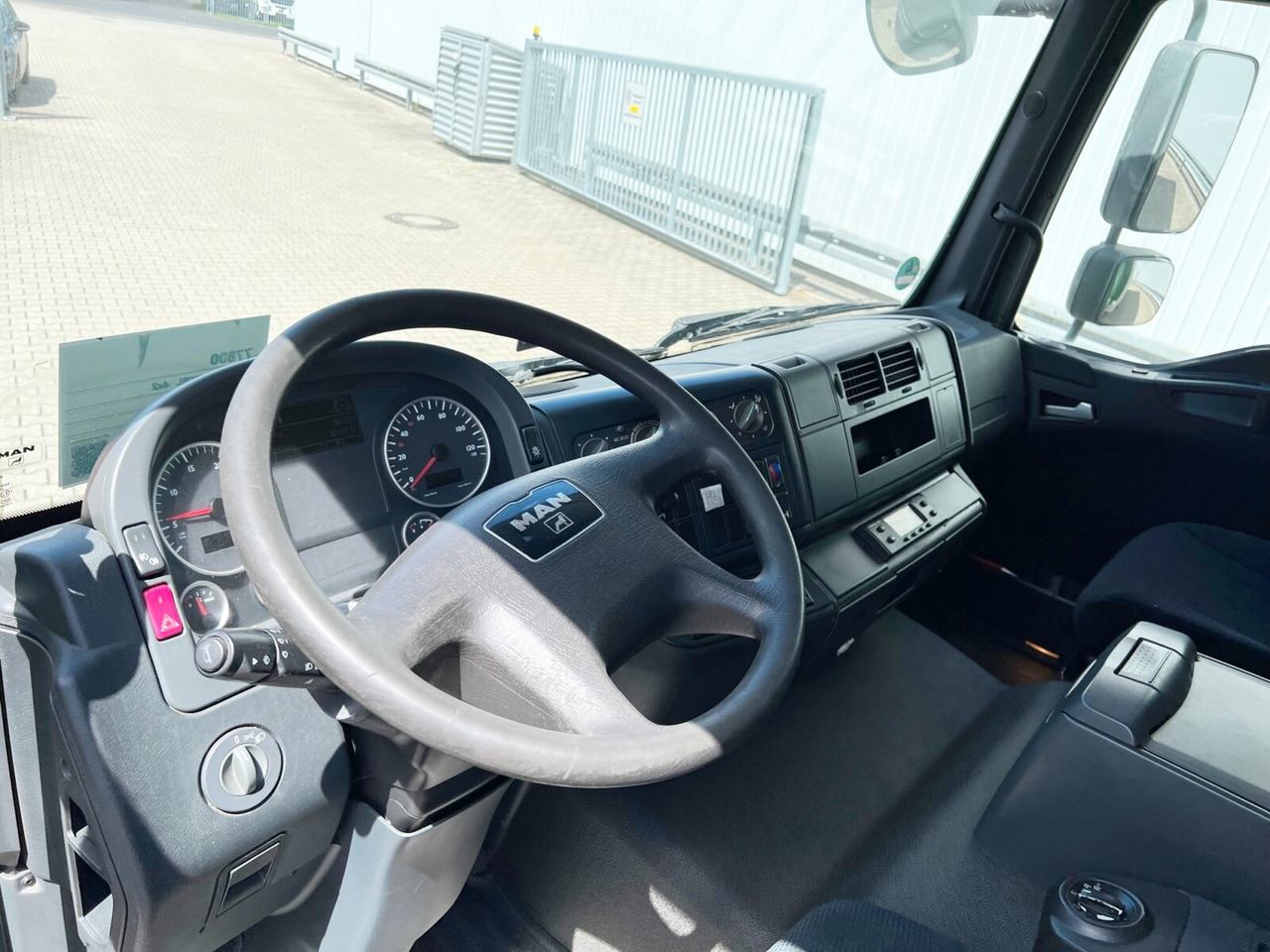 MAN TGM 15.290 4x2 BL TGM 15.290 4x2 BL, Tiefkühlkoffer - Refrigerator truck: picture 5 MAN TGM 15.290 4x2 BL TGM 15.290 4x2 BL, Tiefkühlkoffer - Refrigerator truck: picture 5