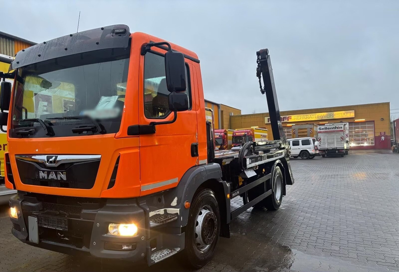 MAN TGM 18.290 4x2 BB TGM 18.290 4x2 BB, Tele-Absetzer - Skip loader truck: picture 1 MAN TGM 18.290 4x2 BB TGM 18.290 4x2 BB, Tele-Absetzer - Skip loader truck: picture 1
