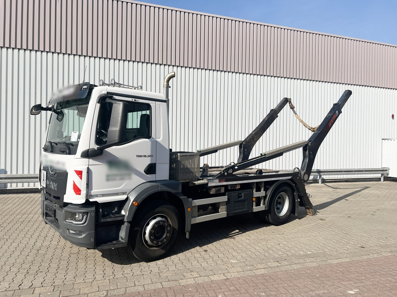 MAN TGM 18.320 4x2 BL TGM 18.320 4x2 BL, Hiab Tele-Absetzanlage, Funk - Skip loader truck: picture 1 MAN TGM 18.320 4x2 BL TGM 18.320 4x2 BL, Hiab Tele-Absetzanlage, Funk - Skip loader truck: picture 1