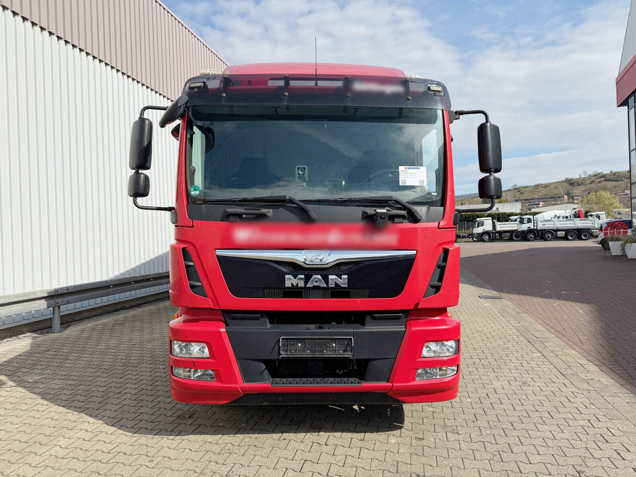 Box truck MAN TGM 26.340 6x2-4 LL TGM 26.340 6x2-4 LL, Getränkekoffer, Lenk-/Liftachse, LBW MBB, 2x AHK: picture 8 Box truck MAN TGM 26.340 6x2-4 LL TGM 26.340 6x2-4 LL, Getränkekoffer, Lenk-/Liftachse, LBW MBB, 2x AHK: picture 8