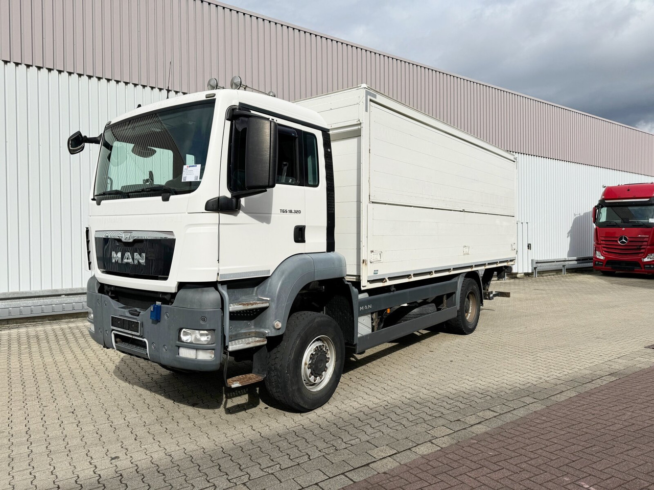 Dropside/ Flatbed truck MAN TGS 18.320 4X4 BL TGS 18.320 4X4 BL, Getränkekoffer, LBW MBB, 2x AHK: picture 7